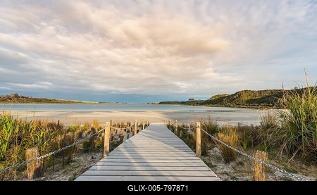 Boardwalk to beach, Lake Taharoa, Northland, North Island, New Zealand-stock-foto