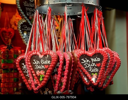 Gingerbread hearts at the Christmas market, Lübeck, Schleswig-Holstein, Germany-stock-foto