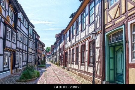 Hisoric half-timbered houses in small old town alley, Hamelin, Lower Saxony, Germany-stock-foto