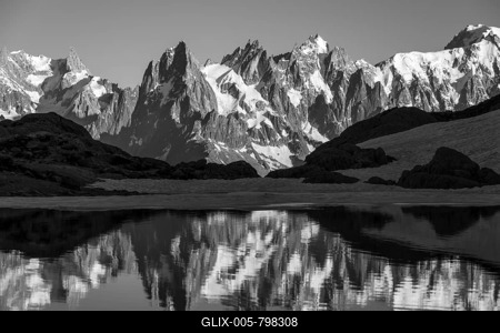 Black and white, mountain panorama with water reflection in Lac Blanc, mountain peaks, Grandes Jorasses and Mont Blanc massif, Chamonix-Mont-Blanc, Haute-Savoie, France-stock-foto