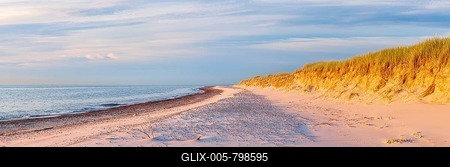 Sunny evening by the sea, unspoilt beach of the Baltic Sea with white sand at Darßer Ort in the evening light, National Park Vorpommersche Boddenlandschaft, Darß Peninsula, Mecklenburg-Western Pomerania, Germany-stock-foto