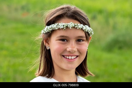 First communion, girl with wreath of flowers in her hair, Upper Bavaria, Bavaria, Germany-stock-foto