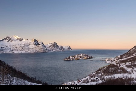 View of the fishing village Husoy, Husřy, Senja Island, Troms, Norway-stock-foto