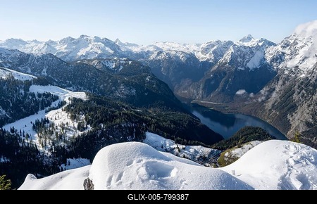 View of Königssee and Watzmann with snow in autumn, from the Jenner, Berchtesgaden National Park, Berchtesgaden Alps, Schönau am Königssee, Berchtesgadener Land, Bavaria, Germany-stock-foto