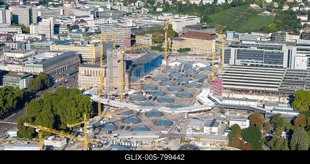 View of an urban construction site with cranes and modern glass structures, surrounded by green spaces, large construction site, Stuttgart railway station, Stuttgart 21, Baden-Württemberg, Germany-stock-foto
