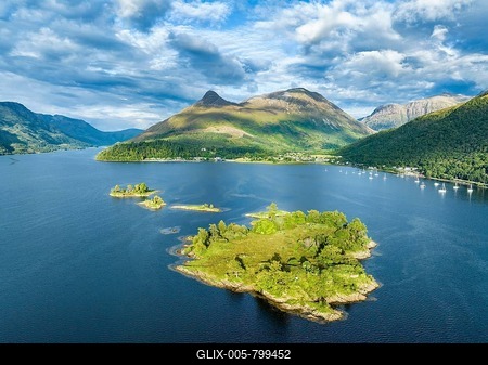 Aerial view of the western part of Loch Leven with the historic island of Eilean Munde, above it the 742 metre high Pap of Glencoe, Highlands, Scotland, Great Britain-stock-foto