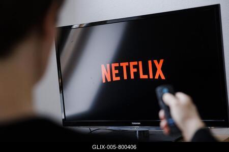 Symbolic photo: The logo of the streaming service Netflix can be seen on a television. Berlin, 05.01.2022, Berlin, Germany-stock-foto