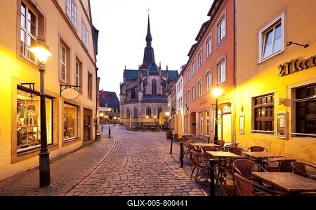 Old town with St. Marien am Abend church, Osnabrück, Lower Saxony, Germany-stock-foto