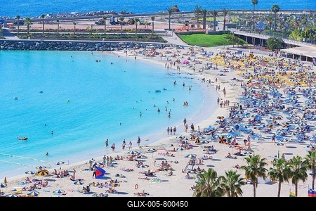 Many people bathing, Playa de los Amadores, Puerto Rico, Gran Canaria, Canary Islands, Spain-stock-foto