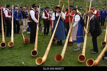 Alphorn musicians preparing for a performance at the shepherd festival on Gemmi, Leukerbad, Lo鐵he-les-Bains, Valais, Switzerland, Europe-stock-foto