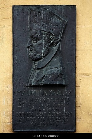 Commemorative plaque of Mauritius Knauer at the old town hall, doctor, theologian, physician and author of the 100-year calendar, Am Markt 19, Weismann, Upper Franconia, Bavaria, Germany, Europe-stock-foto