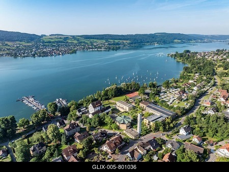 Aerial view of the municipality of Hemmenhofen on the Höri peninsula with the marina, jetty, Melanchthon Church and Gaienhofen Castle, today a school campus and grammar school, opposite the Swiss side of the lake with the municipality of Steckborn and the Thurgau lake ridge, Lake Constance, Constance district, Baden-Württemberg, Germany-stock-foto