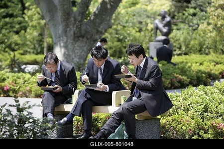 Asian businessmen, lunch, Tokyo Midtown Garden, Roppongi District, Tokyo, Japan-stock-foto