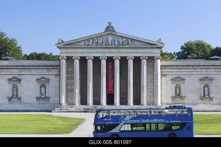Bus for Munich city tours in front of the Glyptothek Museum, Munich, Upper Bavaria, Bavaria, Germany, Europe-stock-foto
