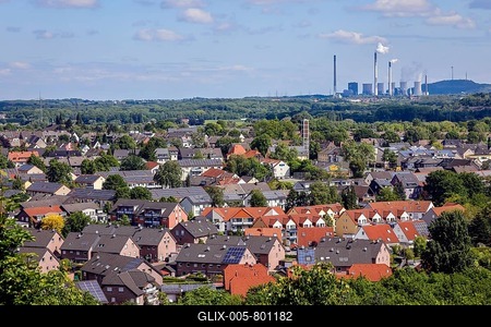 Apartment buildings with solar roofs, solar settlement in Bottrop, InnovationCity Ruhr, in the back the Uniper coal-fired power plant Gelsenkirchen, Scholven, Ruhr area, North Rhine-Westphalia, Germany-stock-foto