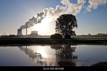 Heyden power plant with the Weser, coal-fired power plant, global warming, coal exit, Petershagen, North Rhine-Westphalia, Germany-stock-foto