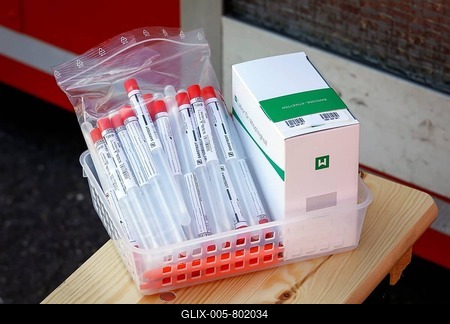 Test tubes, drive-in, vehicle control for coronavirus test by smear through car windows in the course of the COVID-19 pandemic, Kempen, Niederrhein, North Rhine-Westphalia, Germany-stock-foto