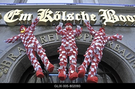 Nubbel strawmen hanging during the carnival days in Cologne above the door of a bar, at midnight on Carnival Tuesday they will be carried amid great lamentations to the grave, Cologne, North Rhine-Westphalia, Germany, Europe-stock-foto