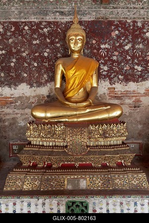 Golden Buddha statue in meditation posture, on decorated pedestal, Phra Rabieng Kot, Wat Suhtat, royal temple, Phra Nakhon, Bangkok, Thailand-stock-foto