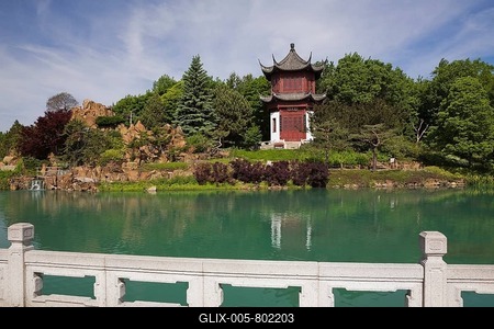 The Dream Lake and the Tower of Condensing Clouds pavilion, Chinese Garden, Montreal Botanical Garden, Montreal, Quebec, Canada-stock-foto