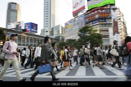 Shibuya crossing, the world's busiest pedestrian crossing, near Shibuya Station in the Shibuya district of Tokyo, Japan, Asia-stock-foto