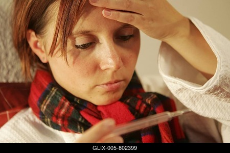 Woman measures her blood heat with a clinical thermometer, common cold-stock-foto