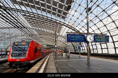 Central Station with regional train, modern architecture, Berlin, Germany-stock-foto