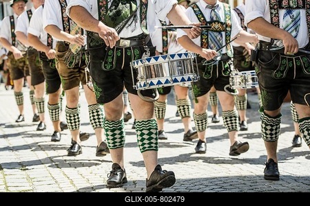 Parade marching band, traditional costume parade, Garmisch-Partenkirchen, Upper Bavaria, Bavaria, Germany-stock-foto