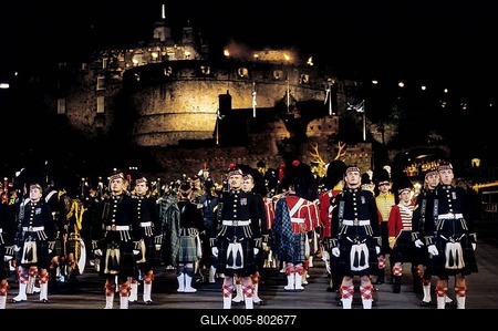 Edinburgh Castle, castle, Castle Rock, forecourt, Royal Edinburgh Military Tattoo, taps, soldiers in kilt, Edinburgh, Scotland, Great Britain-stock-foto