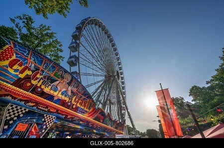 Ferris wheel at the Erlangen Bergkirchweih, traditional twelve-day folk festival, Erlangen, Middle Franconia, Bavaria, Germany-stock-foto