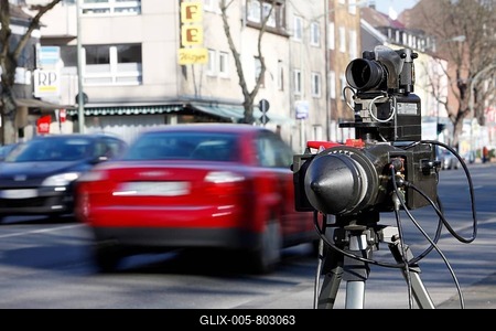 Laser measuring device being used, speed trap marathon of the police in North Rhine-Westphalia, 24 hours of intensive speed controls against speeding drivers, 10 February 2012, Duisburg, Ruhr Area, North Rhine-Westphalia, Germany, Europe-stock-foto