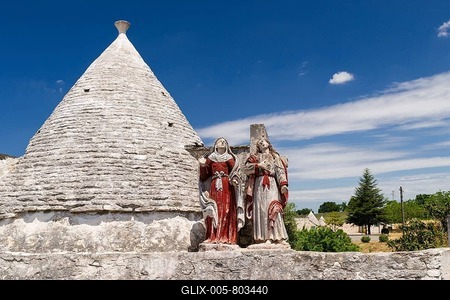 Saints, religious piety, Trullo, traditional round cone house, in Martina Franca, Valle d'Itria, Trulli Valley, Apulia, Italy-stock-foto
