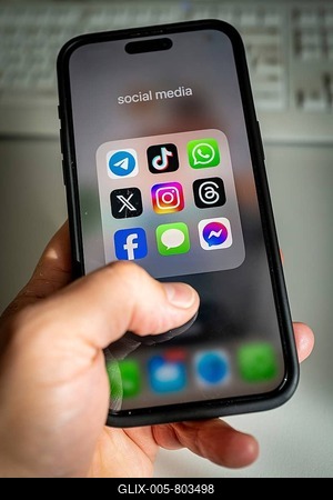 A smartphone shows various social media apps, threads, tik tok, Telegram & co on the screen-stock-foto
