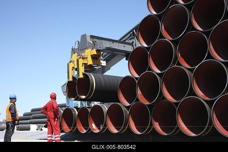 Delivery of steel pipes at the temporary storage facility for the Baltic Sea pipeline, which will transport gas from the Russian town Wyborg to Greifswald, beginning in 2012, Sassnitz, Ruegen Island, Mecklenburg-Western Pomerania, Germany, Europe-stock-foto