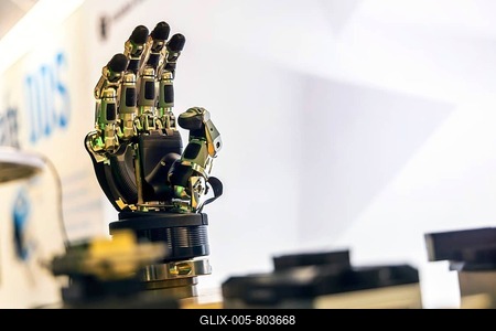 European Robotics Forum (ERF) in Stuttgart. Networking event for researchers, scientists and companies. This year's focus is on synergies between robotics and artificial intelligence. The flagship event of euRobotics is taking place in Germany for the first time. Over 1, 300 international participants are expected to attend more than 50 workshops, keynotes and an exhibition. Artificial hand. Stuttgart, Baden-Württemberg, Germany-stock-foto