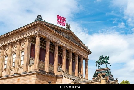 Old National Gallery with bronze equestrian statue of Friedrich Wilhelm IV, Museum Island, Mitte, Berlin, Germany-stock-foto
