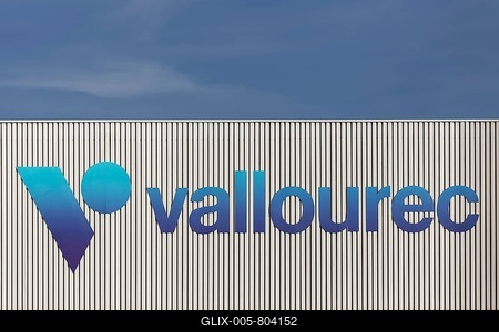 Vallourec logo on a production hall, formerly Mannesmann-Röhrenwerke, manufacturer of seamless steel tubes, Düsseldorf, North Rhine-Westphalia, Germany-stock-foto