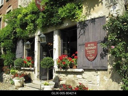 Hotel on Pérouges village square, Département Ain of the Rhône-Alpes Region, France, Europe-stock-foto