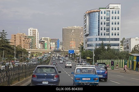 Cars driving on busy road in the city Addis Ababa, Addis Abeba, Oromia Region, Ethiopia-stock-foto