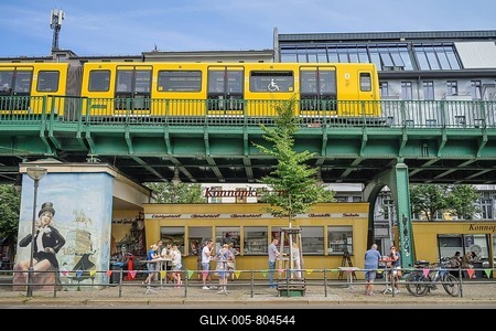 Underground, Konnopke's Imbiß, Schönhauser Allee, Prenzlauer Berg, Pankow, Berlin, Germany-stock-foto