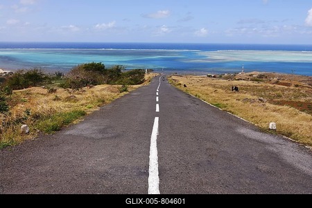 Road leading to the turquoise waters of the Indian Ocean, Rodrigues, Mauritius, Africa-stock-foto