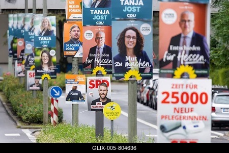 Election campaign posters on the occasion of the state election in Hesse on 08 October 2023 hang one after the other on several lampposts in Frankfurt am Main., Nordweststadt, Frankfurt am Main, Hesse, Germany-stock-foto