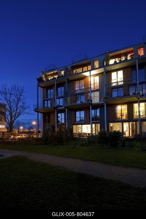 Multi-family passive house, Vauban-Viertel-district, Freiburg im Breisgau, Baden-Wuerttemberg, Germany, Europe-stock-foto