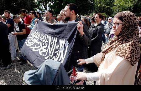 Muslim audience, visitors at the "1. Islamischer Friedenskongress" rally of the Salafi movement of the preacher Pierre Vogel, Cologne, North Rhine-Westphalia, Germany, Europe-stock-foto