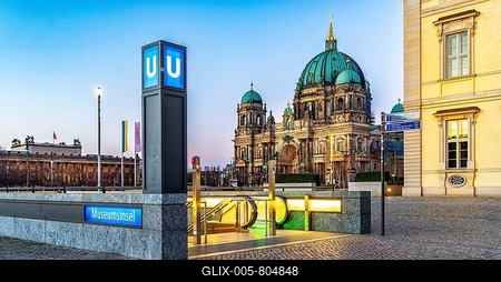 Night shots, Berlin Mitte, escalators and underground station Museumsinsel, Berlin, Germany-stock-foto