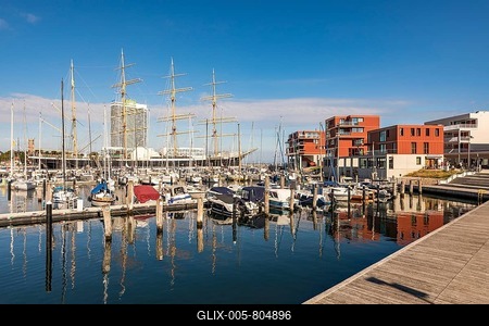 Boats in the Passat harbour on the Priwall peninsula, sailing ship Passat, Trave, Baltic resort Travemünde, Lübeck-Travemünde, Hanseatic City of Lübeck, Schleswig-Holstein, Germany-stock-foto