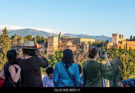 Tourists at Lookout, Alhambra on the Sabikah Hill, Moorish citadel, Nasrid Palaces, Palace of Charles the Fifth, behind Sierra Nevada with snow, Granada, Andalucia, Spain-stock-foto