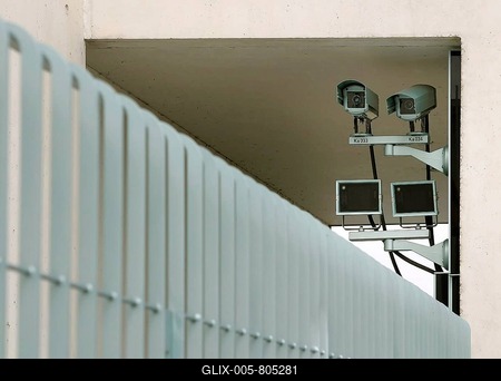 Surveillance camera on security fence, the Federal Chancellery, Government District, Berlin, Germany-stock-foto
