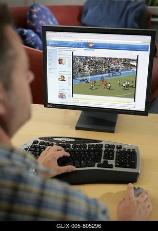 DEU, Germany : Man is sitting at a computer, surfing the internet. German TV ARD, livestream TV, sport news. |-stock-foto