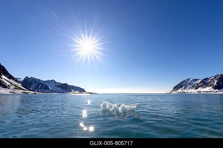 Melting ice in summer floating in Magdalenefjorden, fjord in Albert I Land on Svalbard, Spitsbergen, Norway-stock-foto